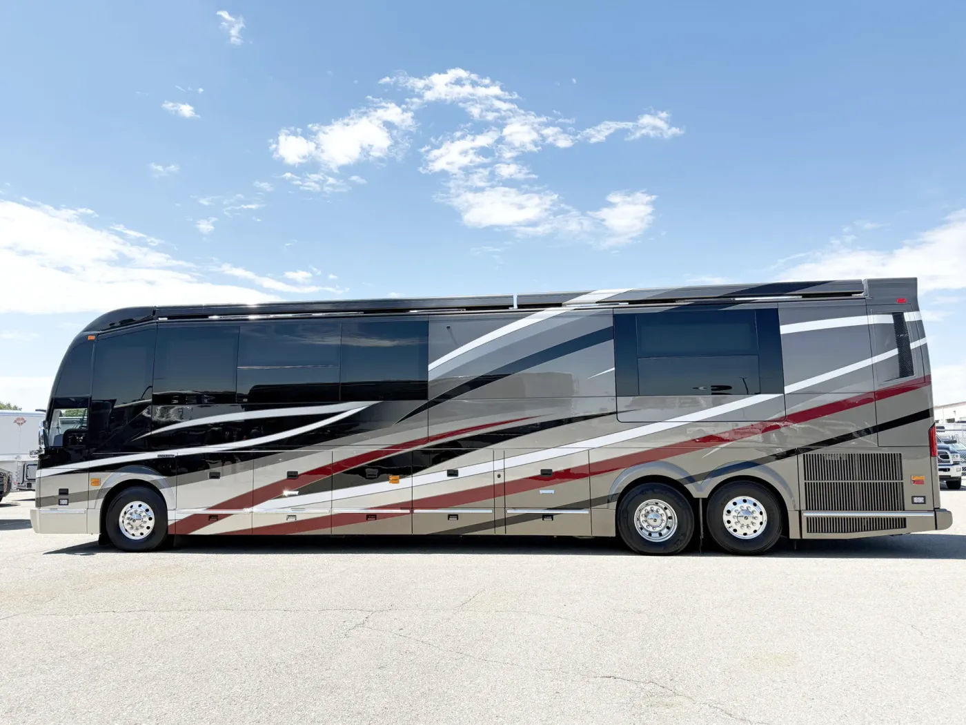 2023 Emerald Prevost H3-45 Double Slide | Photo 5 of 15