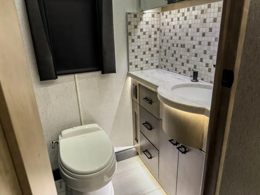 2026 Tiffin Zephyr 45PZ | Photo 25 of 39