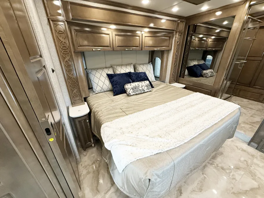 2023 Newmar Essex 4551 | Photo 14 of 34