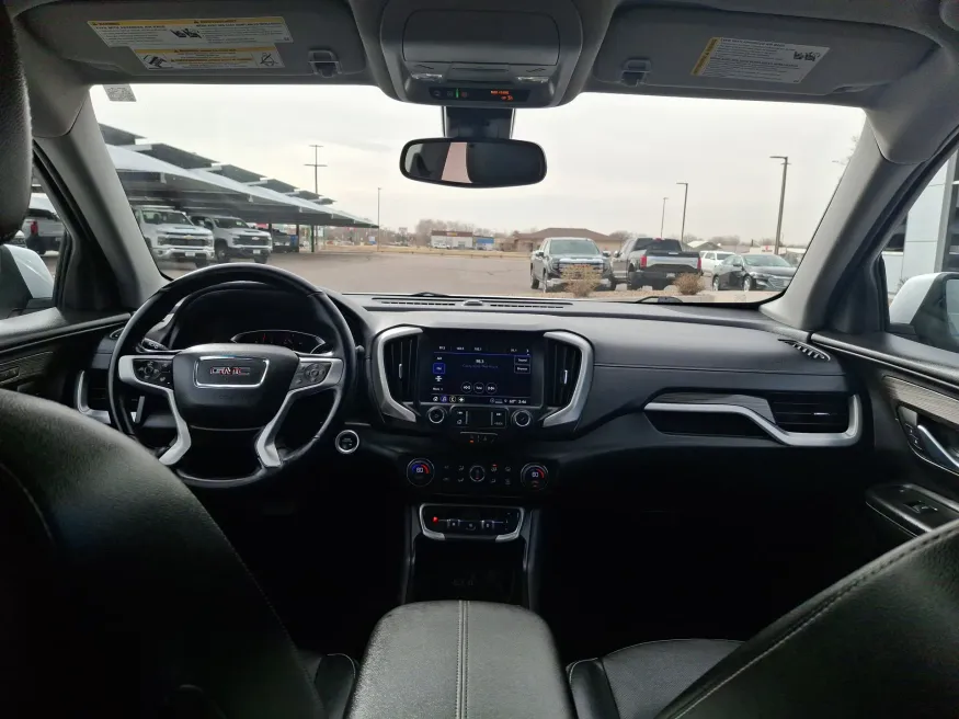 2024 GMC Terrain SLT | Photo 11 of 21