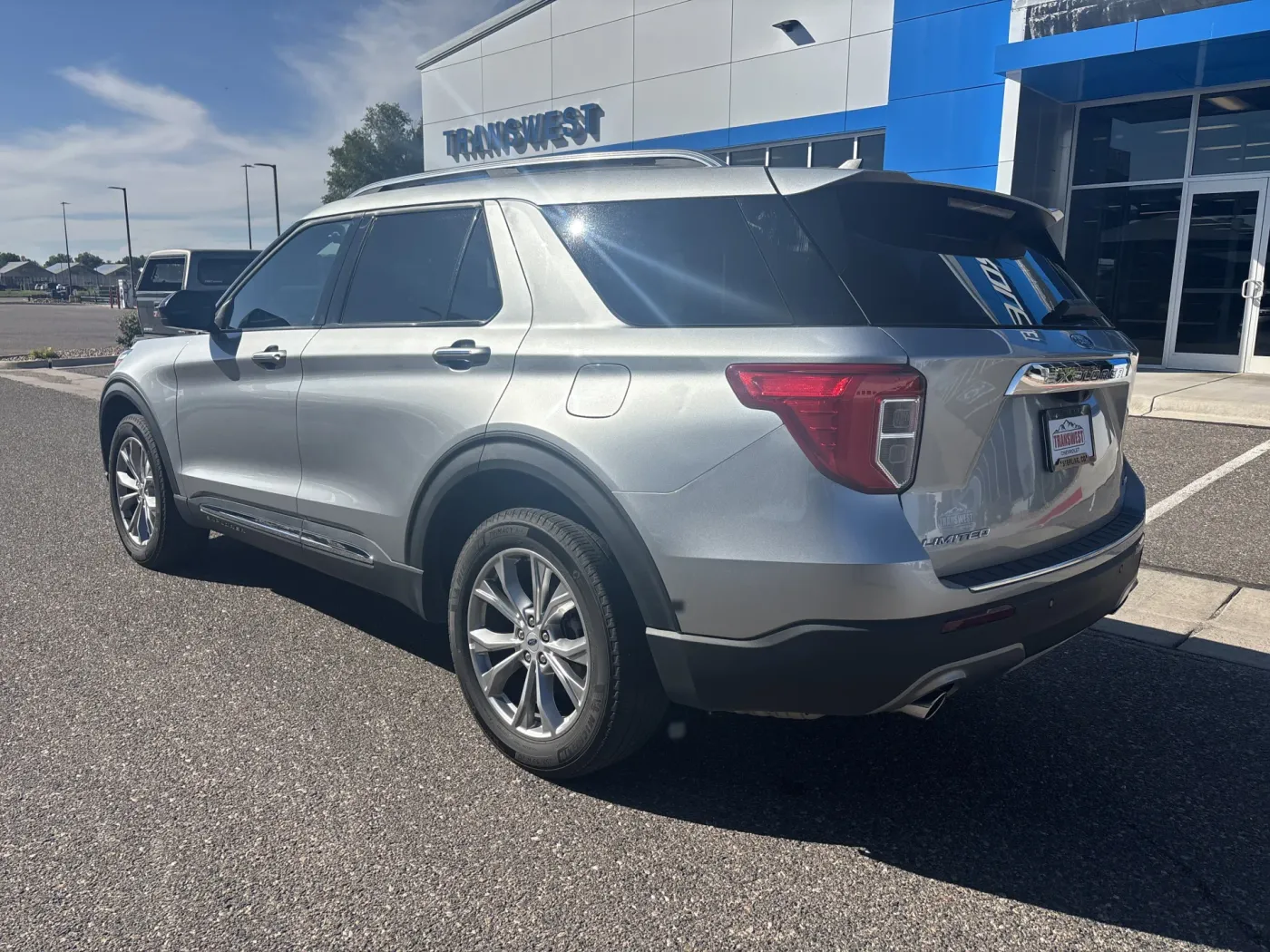 2024 Ford Explorer Limited | Photo 2 of 22