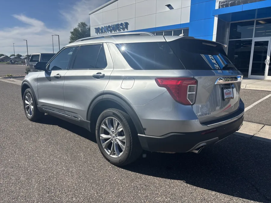 2024 Ford Explorer Limited | Photo 2 of 22