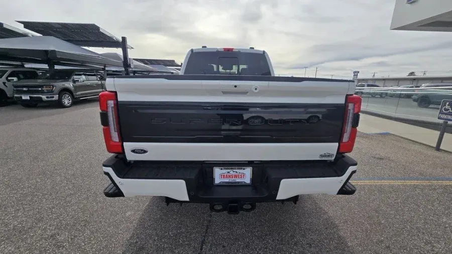 2026 Ford Super Duty F-250 | Photo 9 of 35