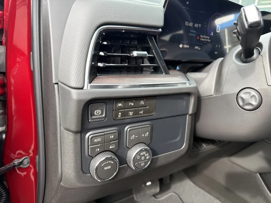 2026 Chevrolet Suburban Premier | Photo 16 of 23