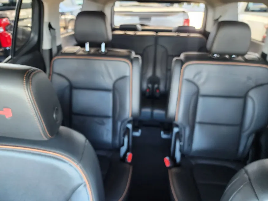 2023 GMC Acadia AT4 | Photo 26 of 29