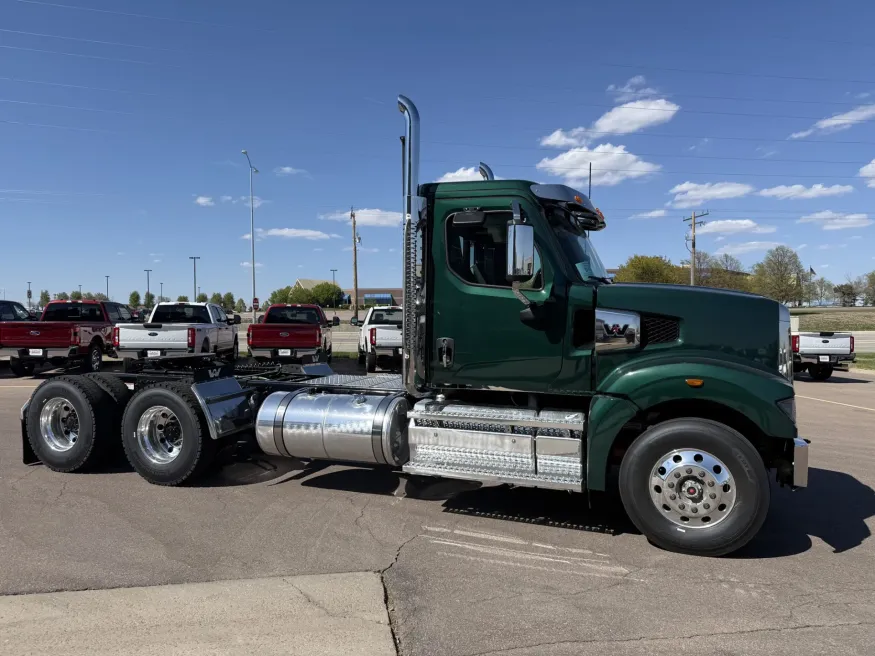 2027 Western Star 49X | Photo 2 of 12