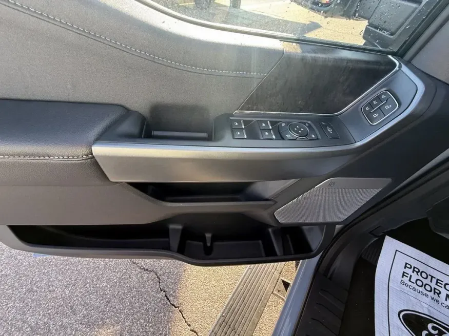 2026 Ford Super Duty F-250 | Photo 14 of 30