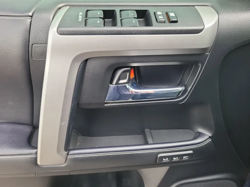 2022 Toyota 4Runner Limited | Photo 10 of 24