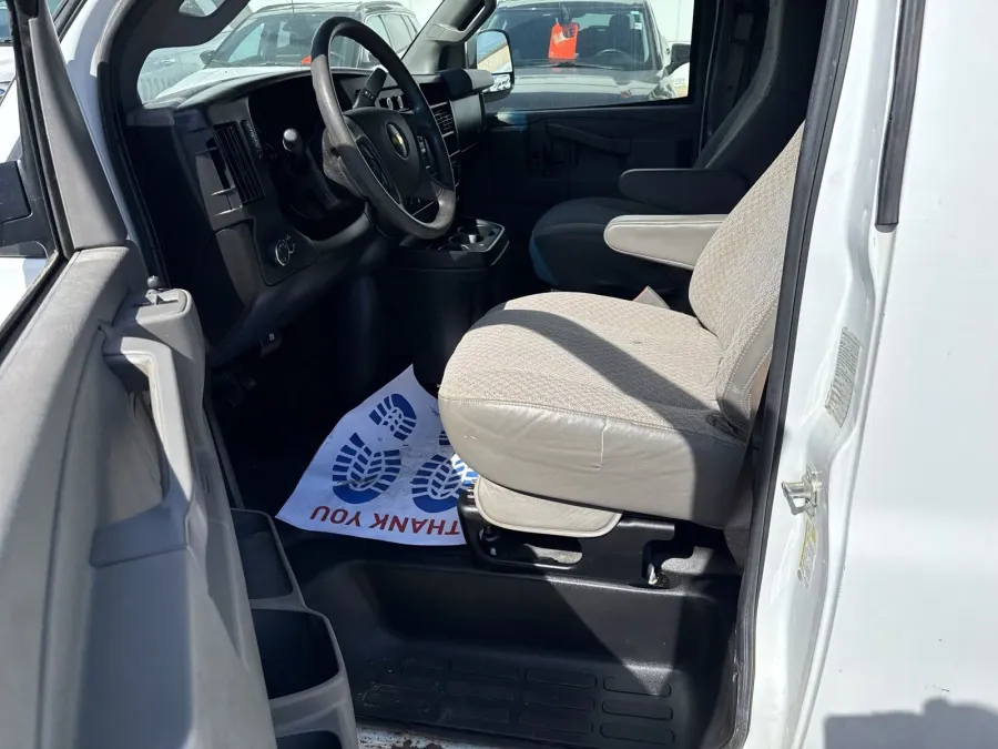 2017 Chevrolet Express 3500 | Photo 11 of 14
