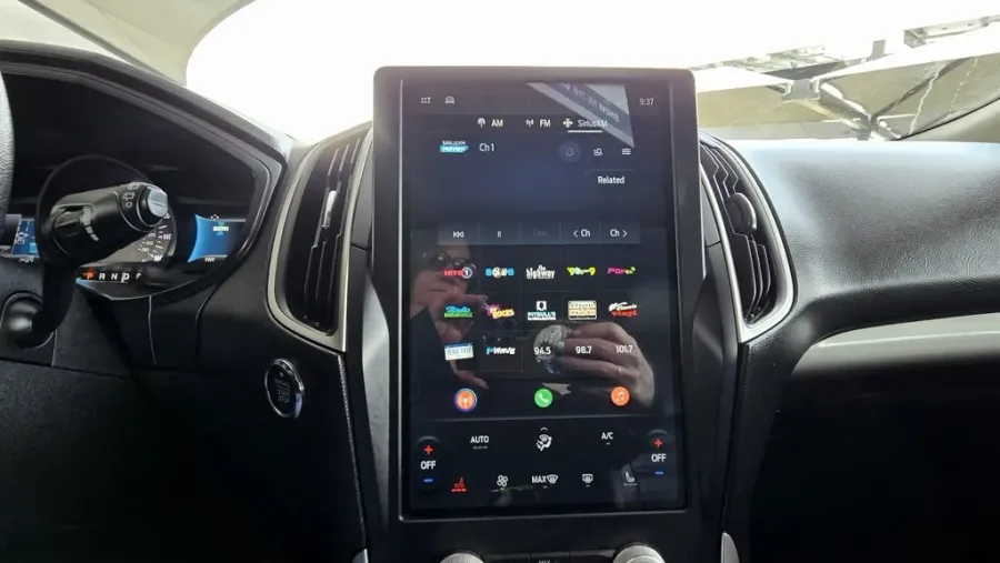 2023 Ford Edge | Photo 20 of 28