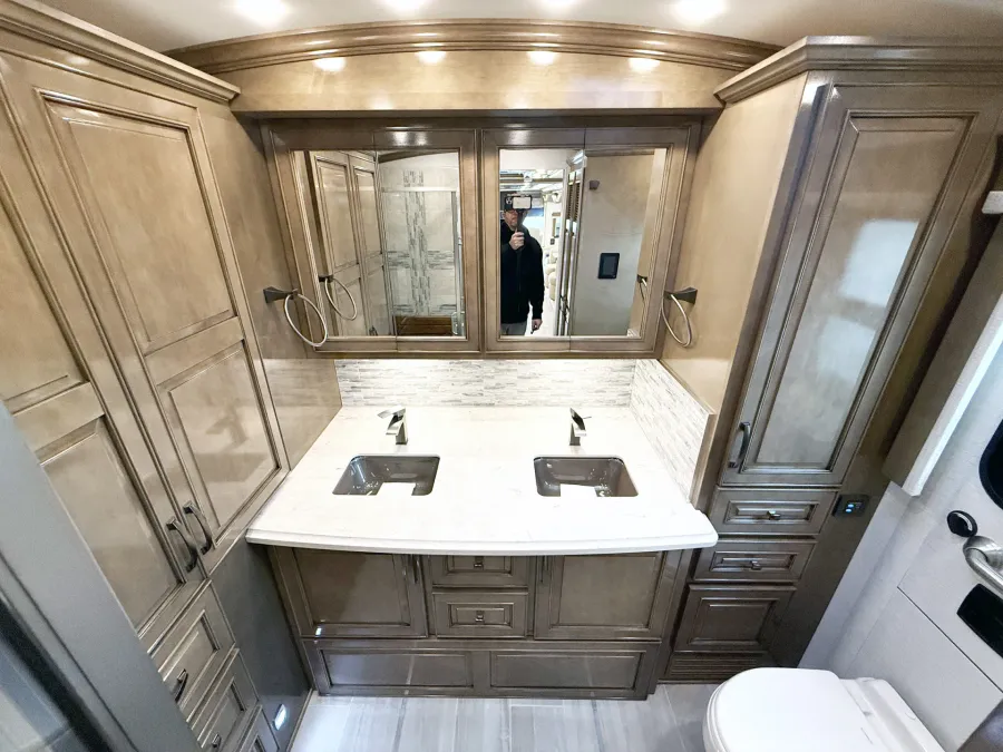 2026 Newmar Dutch Star 4325 | Photo 18 of 32