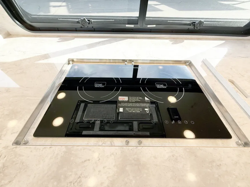 2025 Newmar Dutch Star 4369 | Photo 12 of 33