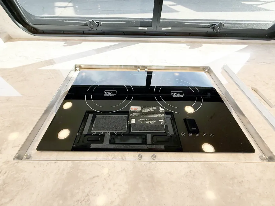 2025 Newmar Dutch Star 4369 | Photo 12 of 33