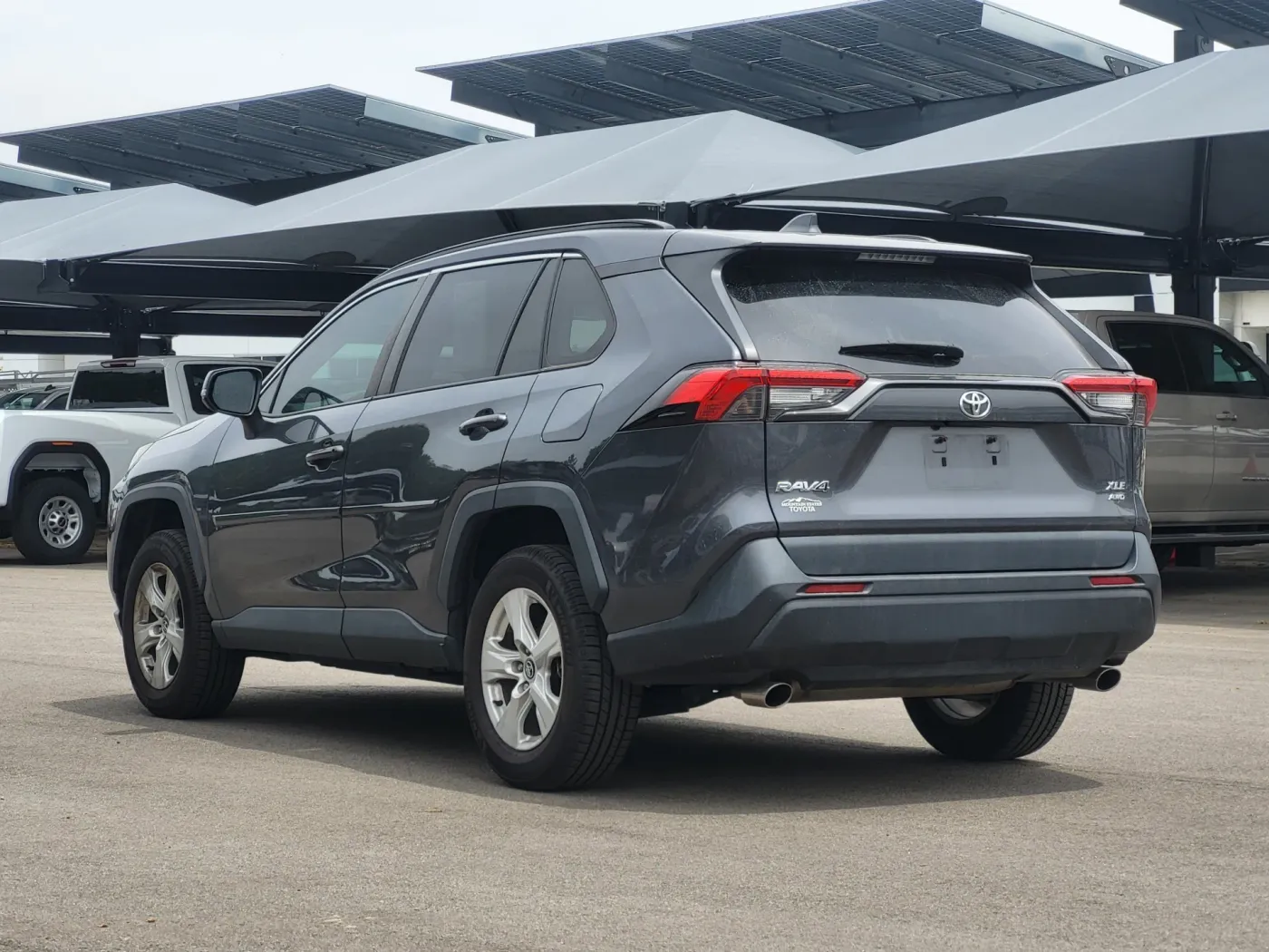 2020 Toyota RAV4 XLE | Photo 4 of 26