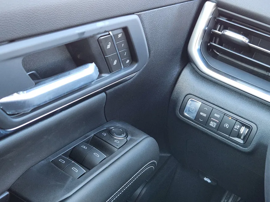 2026 GMC Terrain Denali | Photo 17 of 23