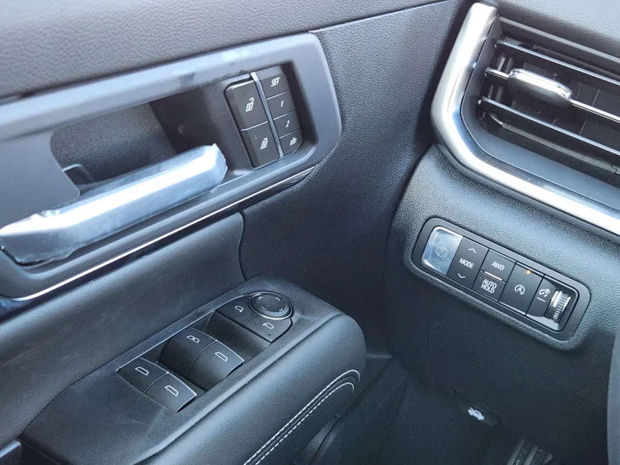 2026 GMC Terrain Denali | Photo 17 of 23