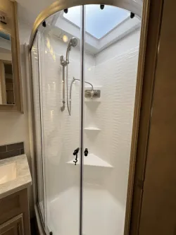 2026 Renegade Verona 40VBH | Thumbnail Photo 14 of 22