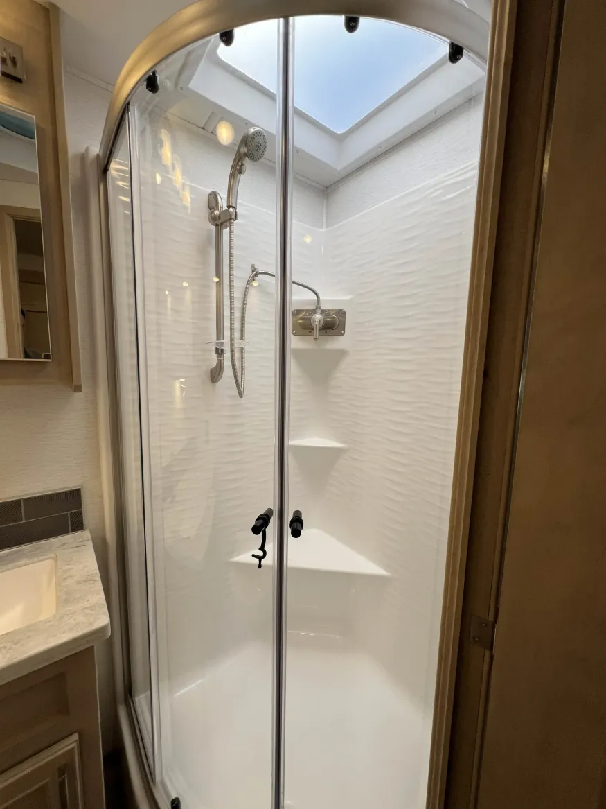 2026 Renegade Verona 40VBH | Photo 14 of 22