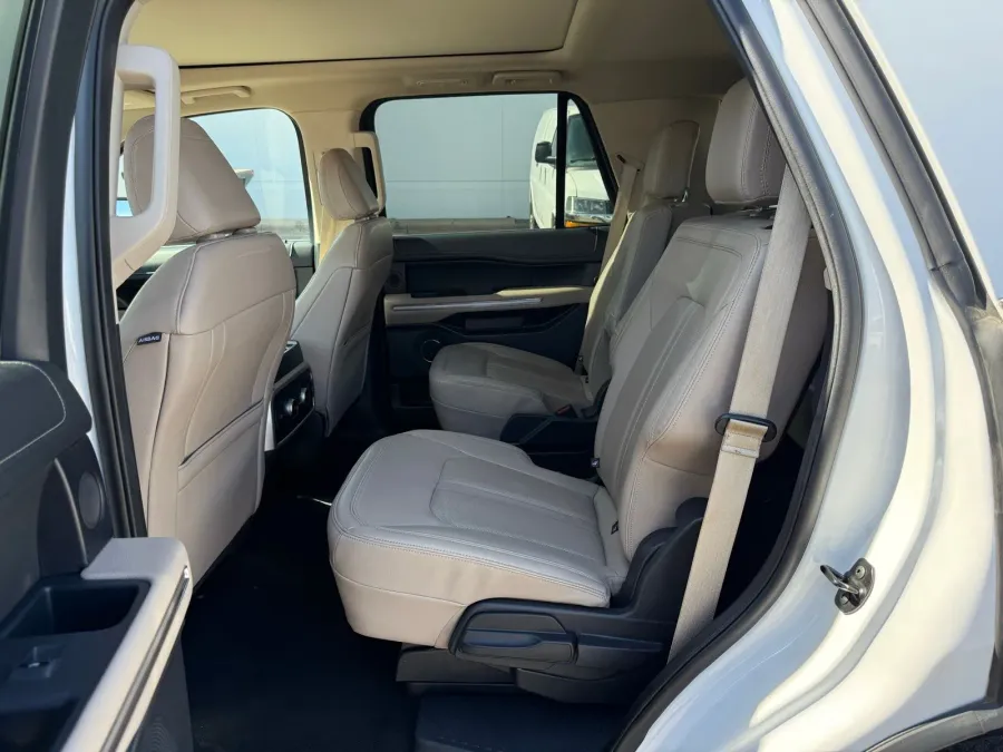 2024 Ford Expedition Limited | Photo 5 of 22