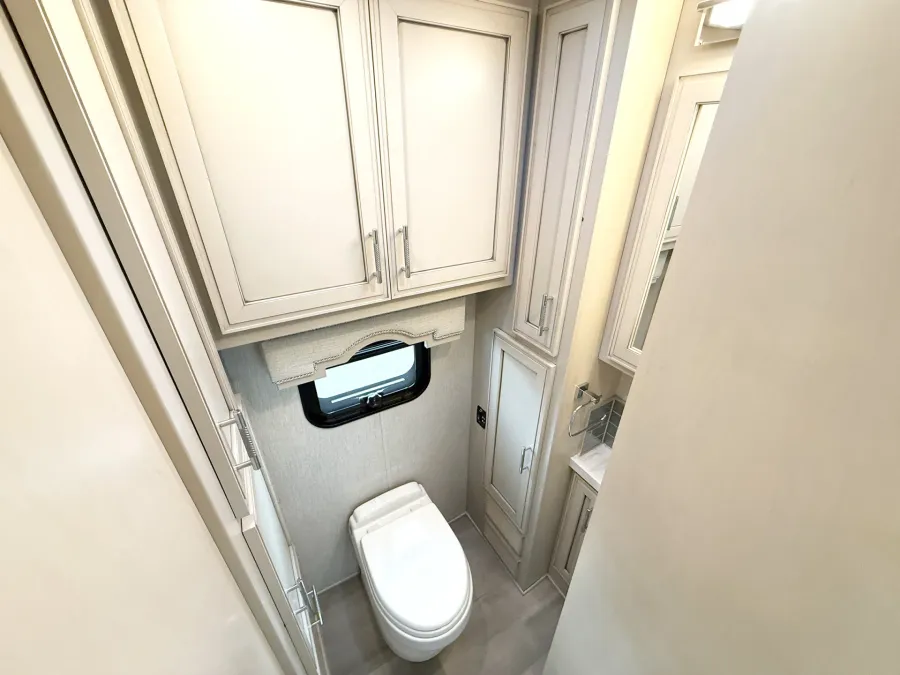 2023 Newmar Ventana 4326 | Photo 15 of 34