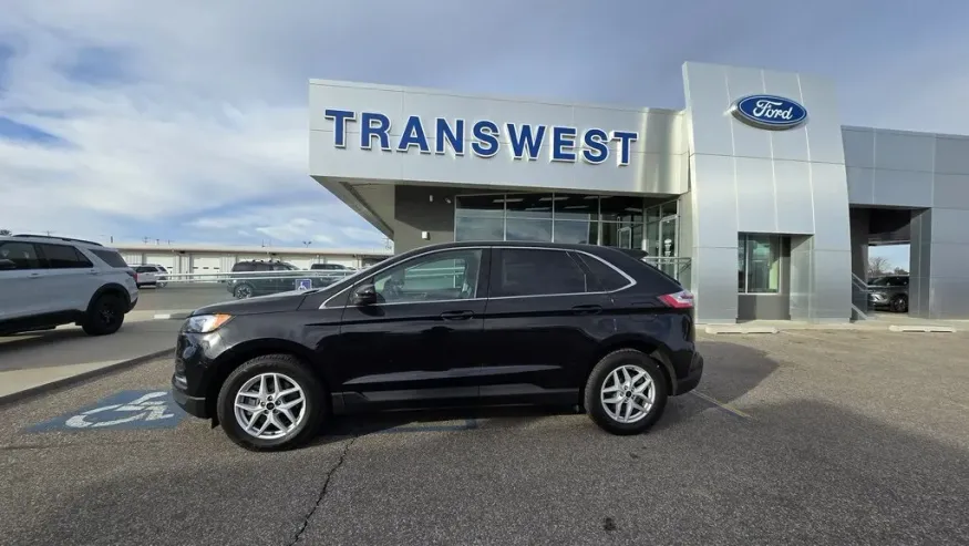 2023 Ford Edge | Photo 1 of 28