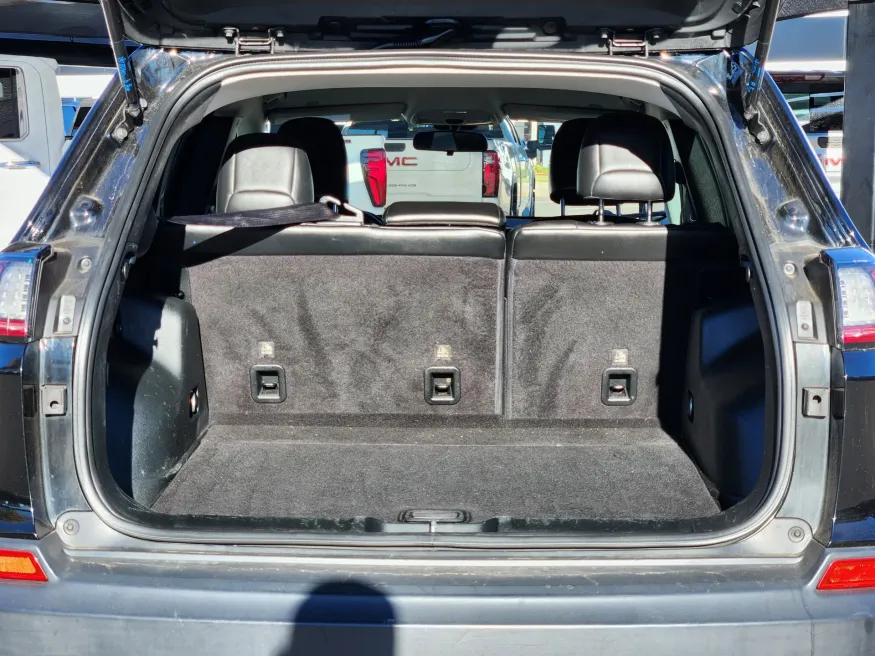 2019 Jeep Cherokee Latitude Plus | Photo 16 of 29