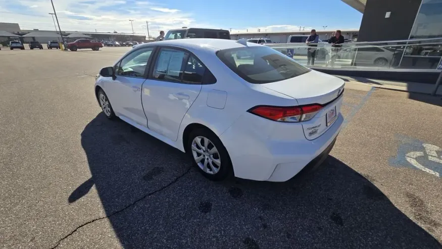 2024 Toyota Corolla | Photo 6 of 28