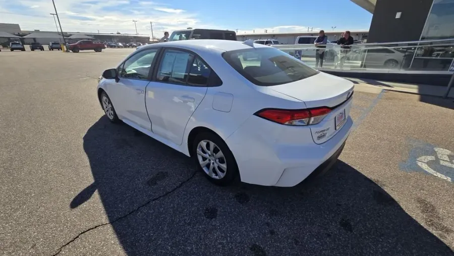 2024 Toyota Corolla | Photo 6 of 28