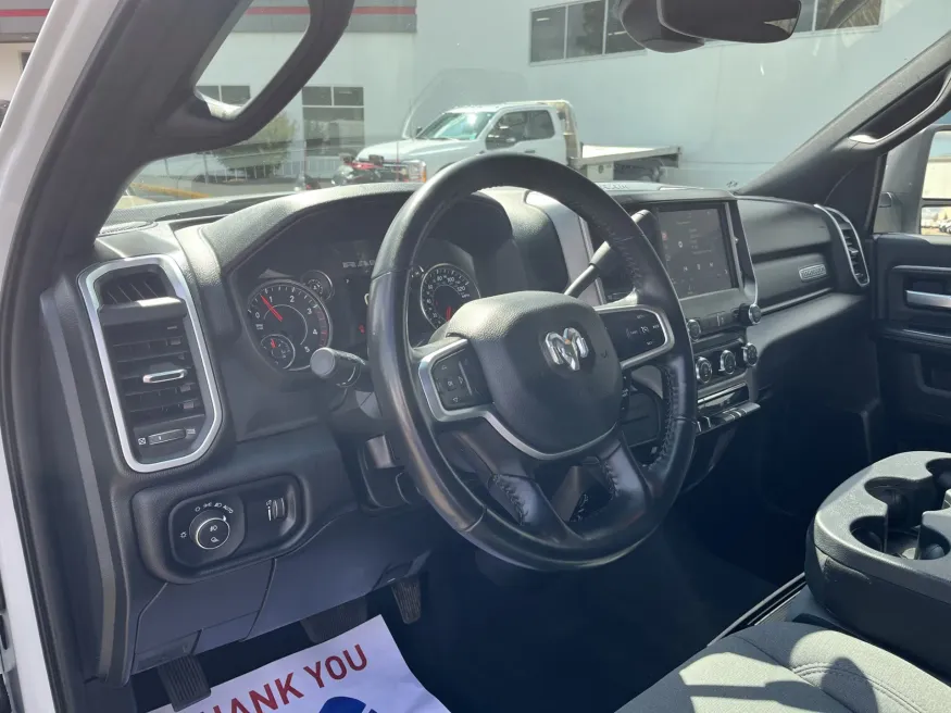 2024 RAM 2500 Big Horn | Photo 4 of 21