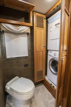 2015 Newmar Dutch Star 4018 | Thumbnail Photo 32 of 32