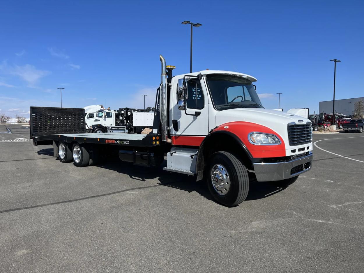 2021 Freightliner M2 106 | Photo 2 of 13