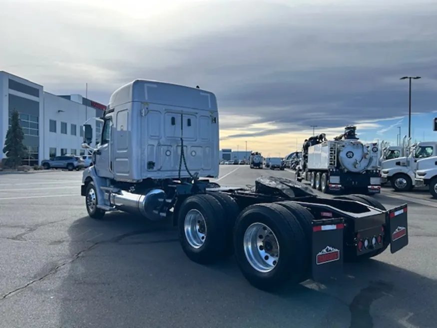 2025 Western Star 47X | Photo 4 of 21