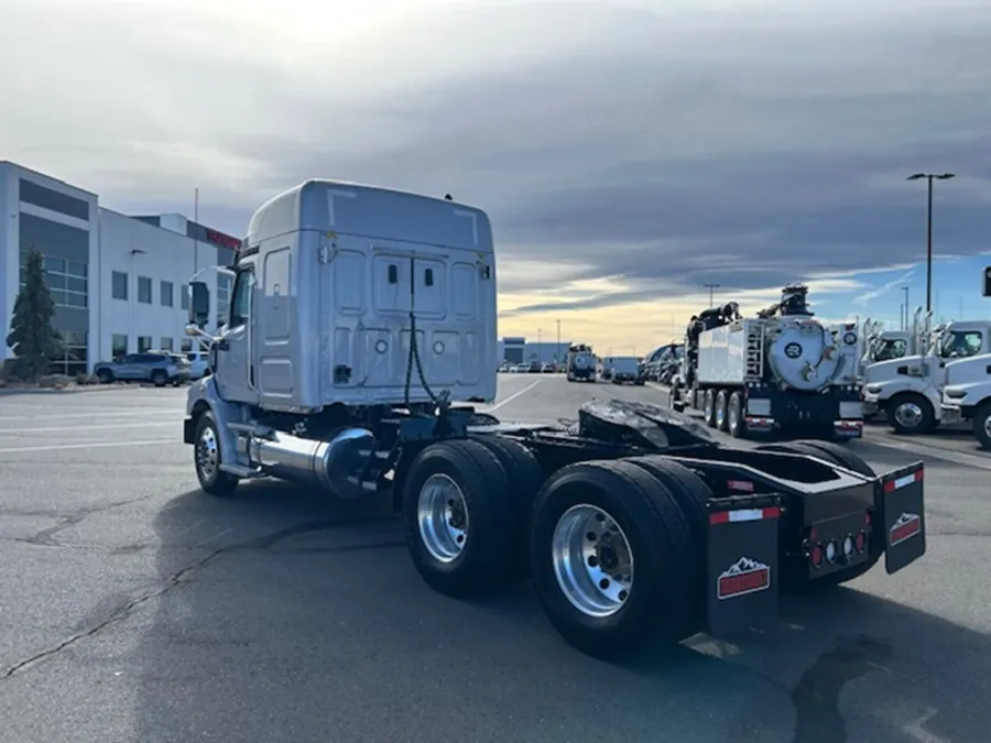 2025 Western Star 47X | Photo 4 of 21