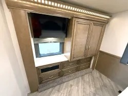 2021 Newmar Bay Star 3626 | Thumbnail Photo 16 of 27