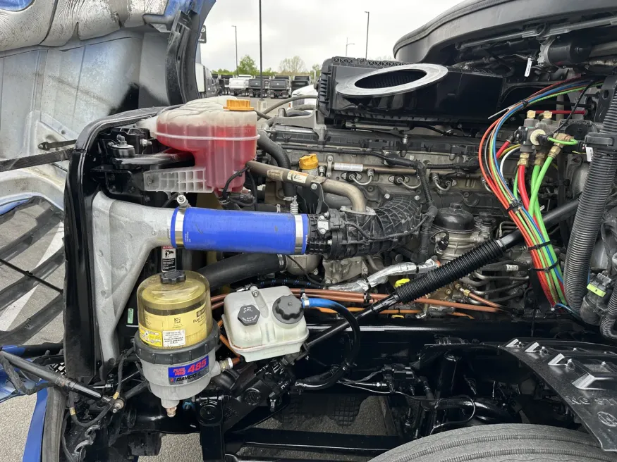 2023 Freightliner Cascadia | Photo 18 of 24