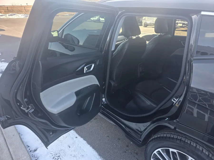 2022 Jeep Compass Limited | Photo 10 of 24