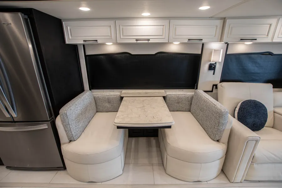 2026 Newmar Summit Aire 4505 | Photo 16 of 27