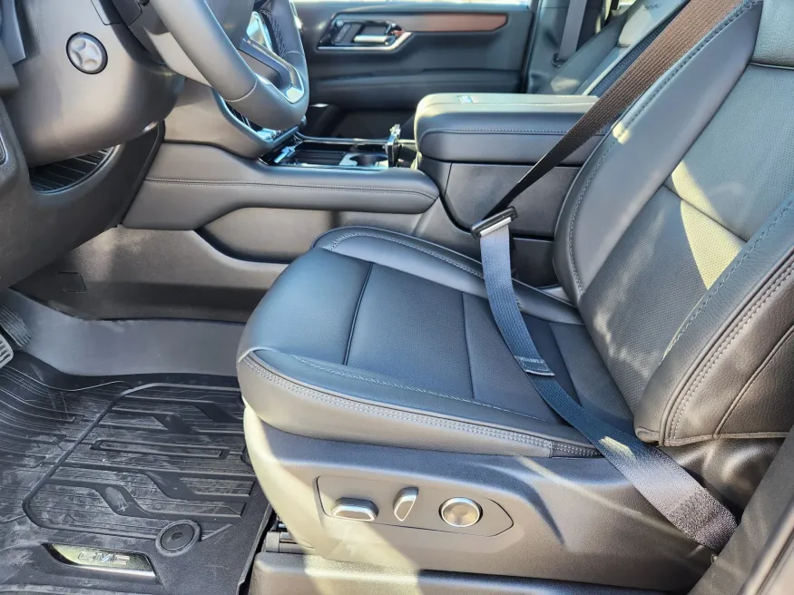 2026 GMC Yukon XL Denali | Photo 8 of 30