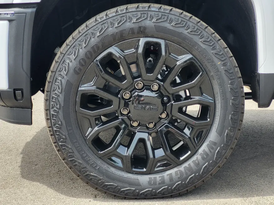 2026 GMC Sierra 2500HD Denali Ultimate | Photo 9 of 25