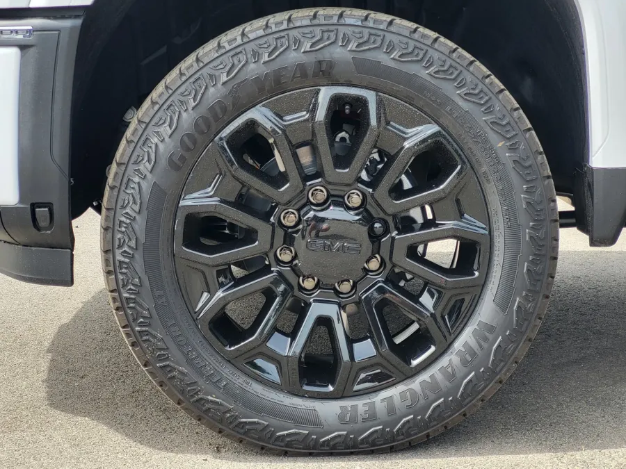 2026 GMC Sierra 2500HD Denali Ultimate | Photo 9 of 25