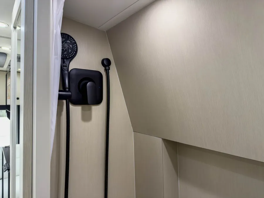 2026 Pleasure-way Ontour 2.2 AWD | Photo 17 of 21