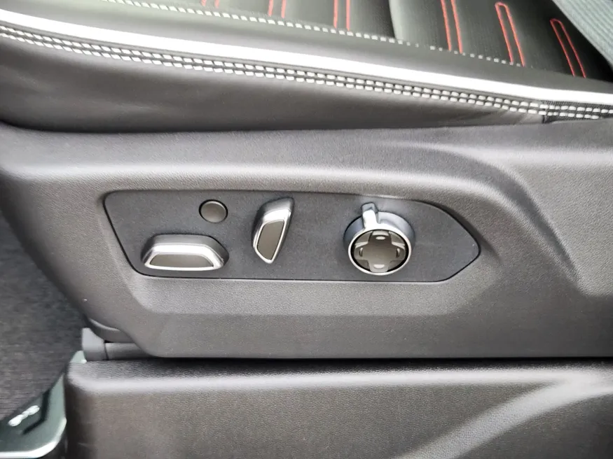 2026 GMC Yukon XL AT4 Ultimate | Photo 17 of 25