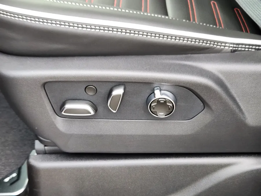 2026 GMC Yukon XL AT4 Ultimate | Photo 17 of 25