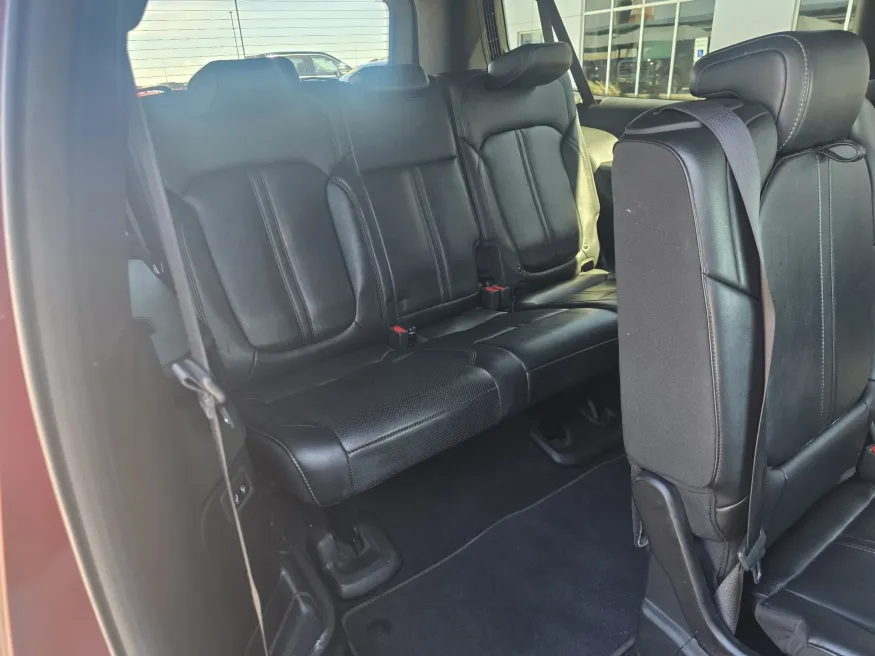 2023 Jeep Wagoneer L Series II | Photo 21 of 33