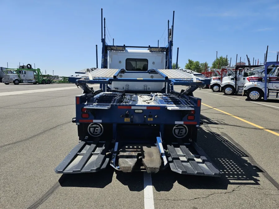 2019 Peterbilt 389 | Photo 6 of 24