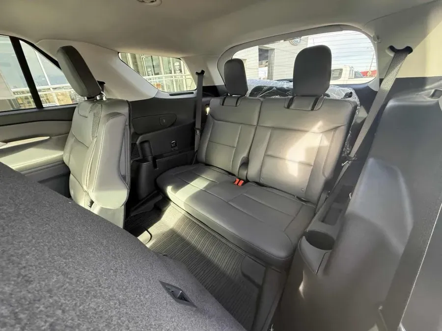 2026 Ford Explorer | Photo 23 of 24