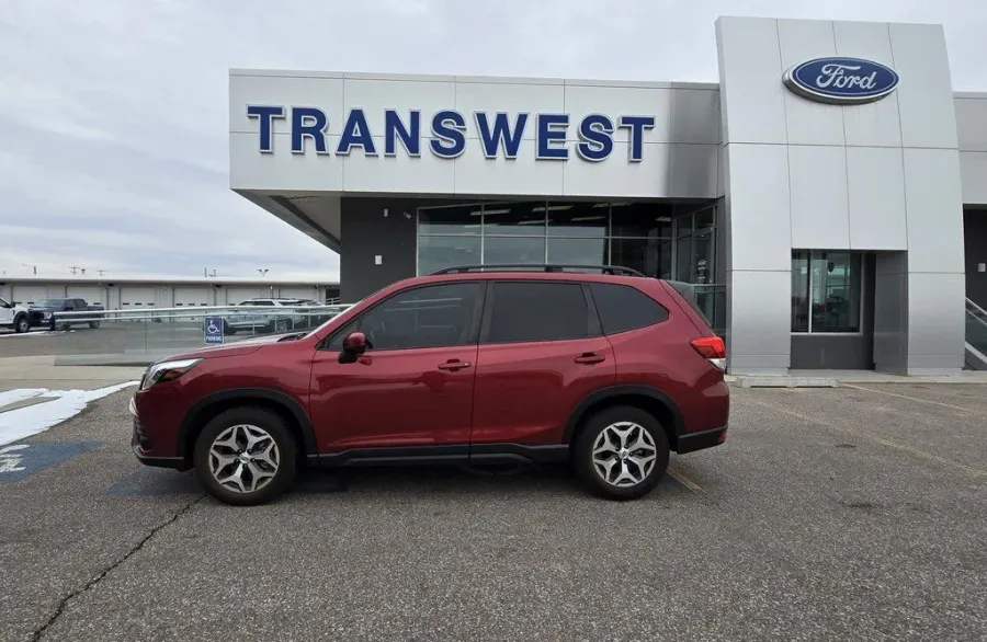 2024 Subaru Forester | Photo 1 of 32