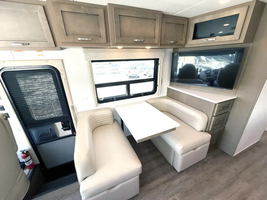2027 Newmar Bay Star 3114 | Photo 11 of 27