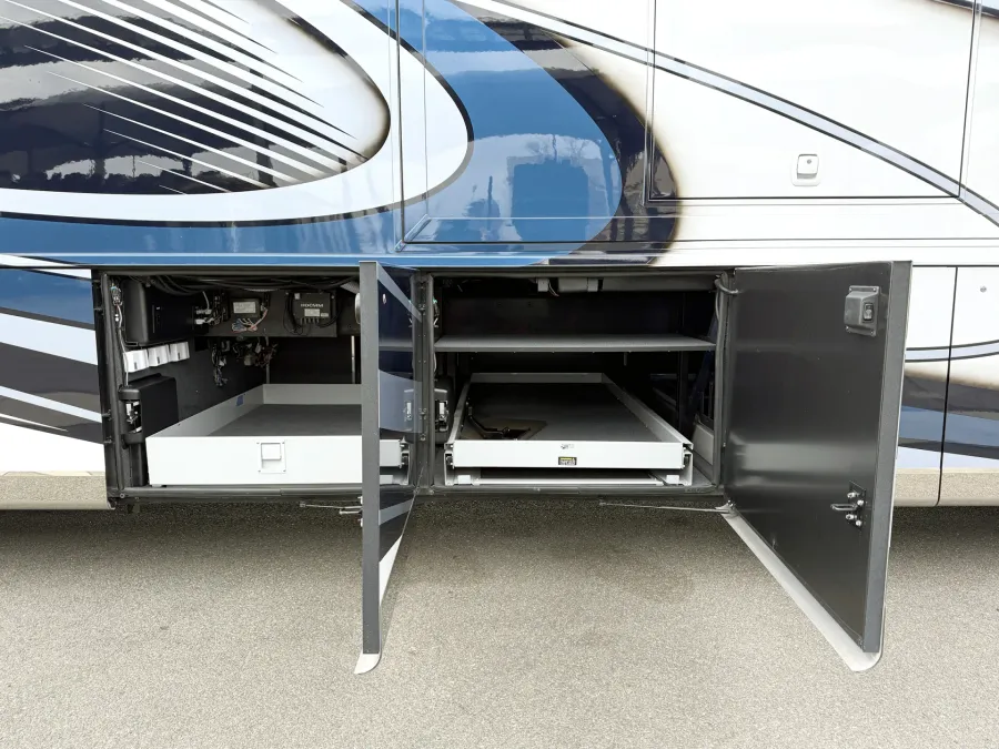 2023 Newmar Essex 4551 | Photo 29 of 34