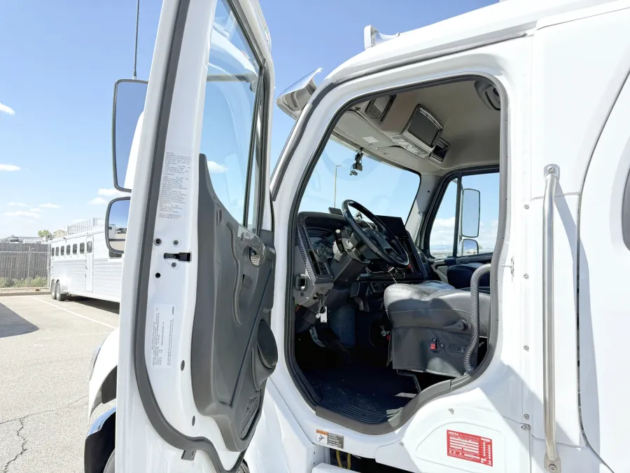2023 Freightliner M2 106 Summit Hauler | Photo 4 of 22